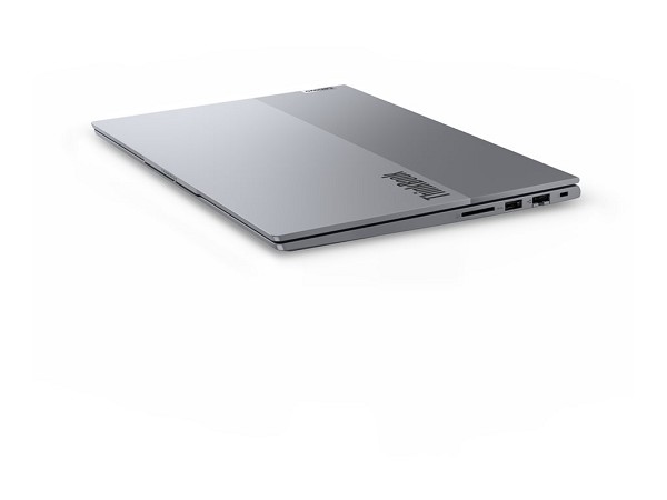 Lenovo ThinkBook 14 G7 ARP - 14", AMD Ryzen 5 7535HS, 16 GB  vorn rechts