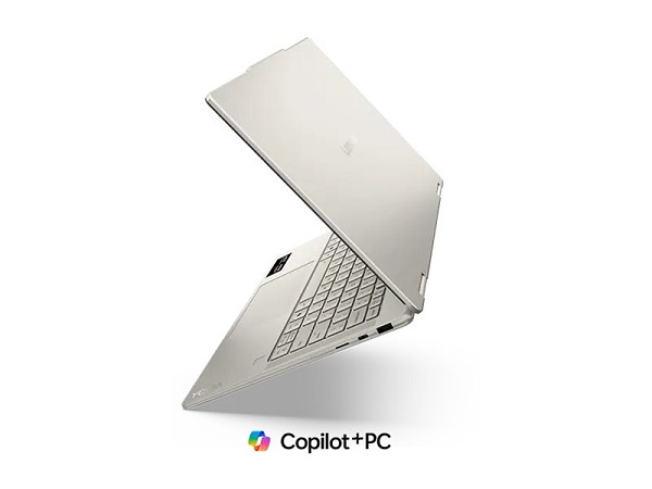 Lenovo Yoga 7 2-in-1 14AKP10 83JR oben oben
